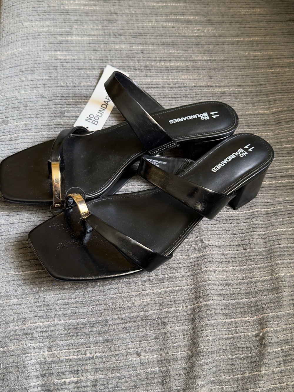No Boundaries Black Low Block Heel Thong Sandals
